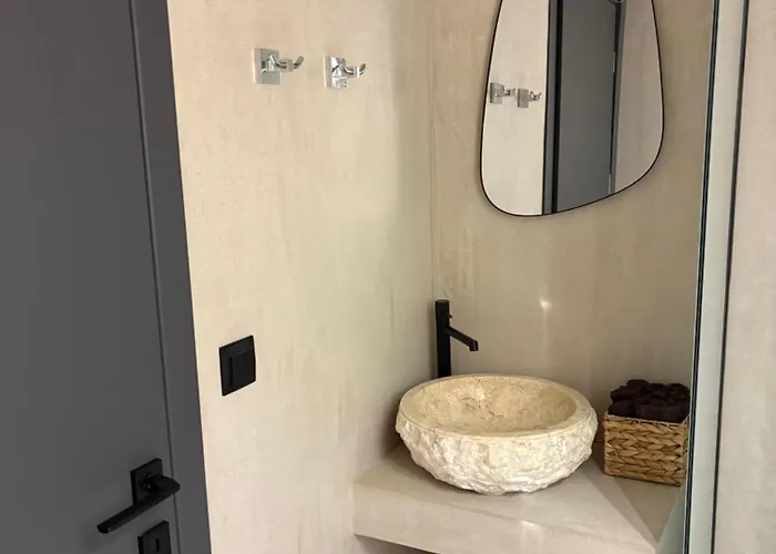 Yannos 1930 Lejlighed